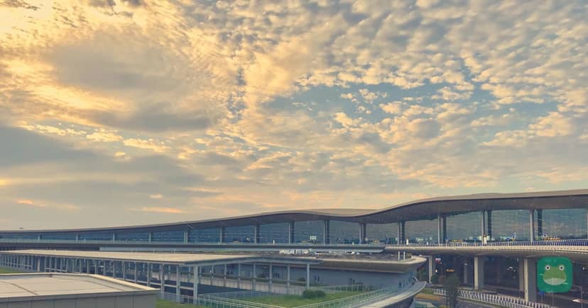 Hainan Airlines' new Chongqing lounge has a library inside and Chongqing noodles on the menu